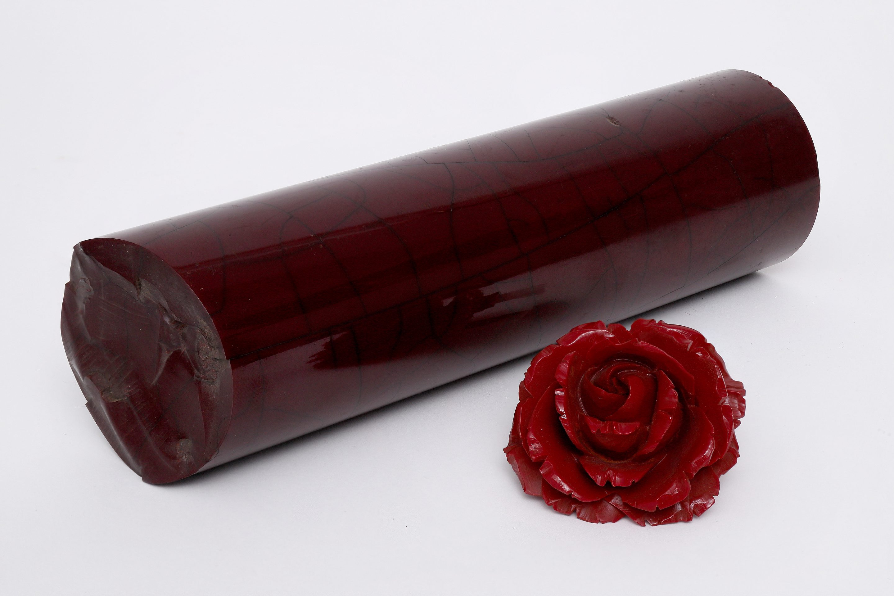 Galalithstange und geschnitzte Rose