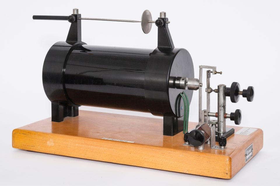 Funkeninduktor mit Wagnerschem Hammer Funkeninduktor mit Wagnerschem Hammer