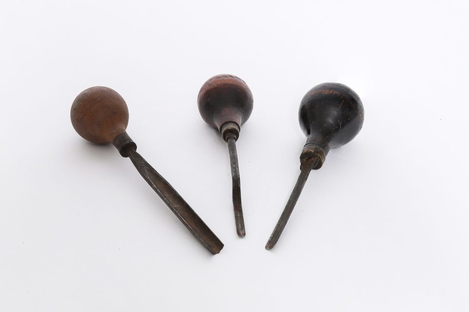 Schnitzwerkzeug für Elfenbein Schnitzwerkzeug für Elfenbein